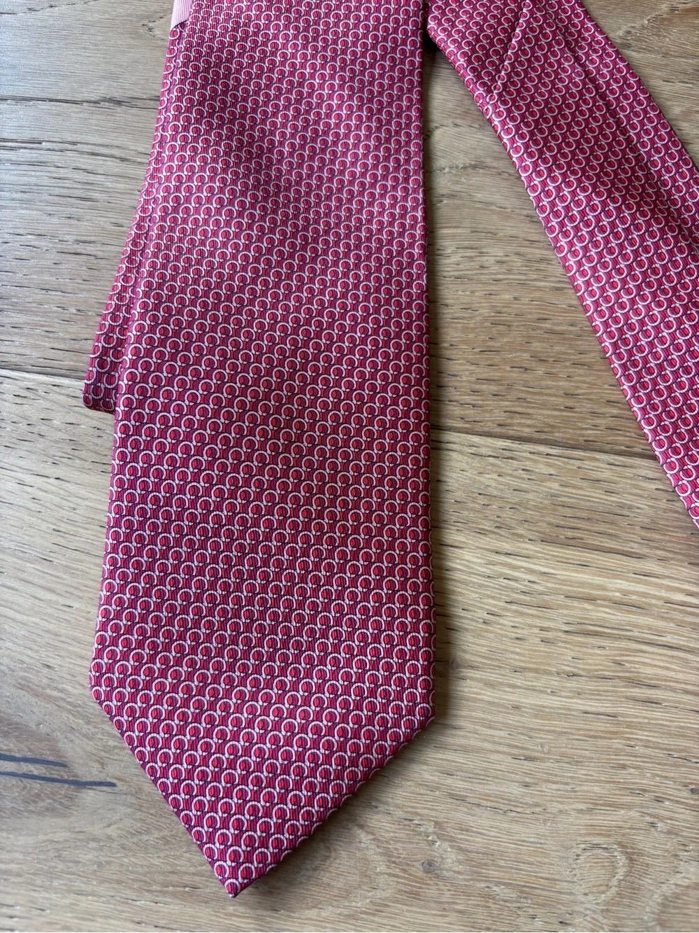 Luxury red red ties salvatore ferragamo, armani, facconable